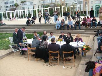 Palestinains and Israelis at the negotiating table in a town square. Photo: Minds of Peace
